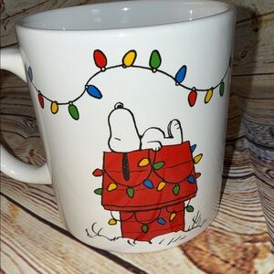 Festive Snoopy Mug with Multicolored Lights